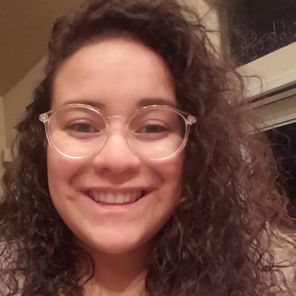 Meet your Posher, Jade - Picture 2 of 2